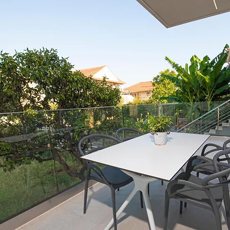 Avali Deluxe Λυγιά